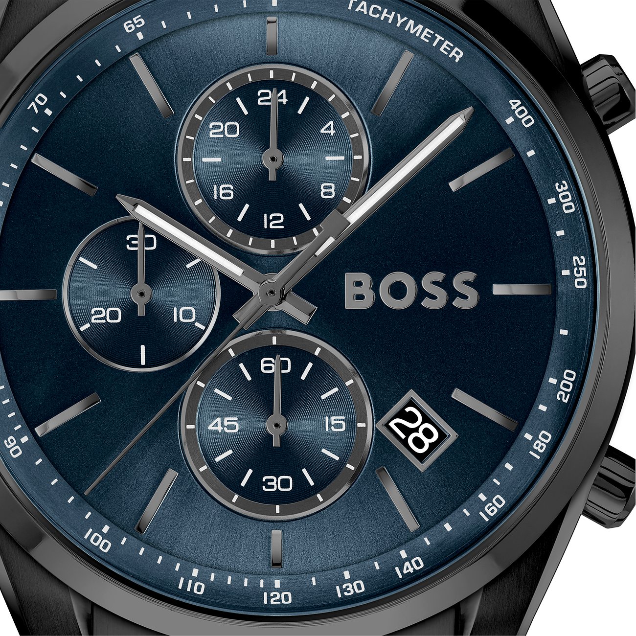 Nahaufnahme des Zifferblatts einer Boss Herrenuhr aus Edelstahl mit marineblauem Zifferblatt und Chronographen.
