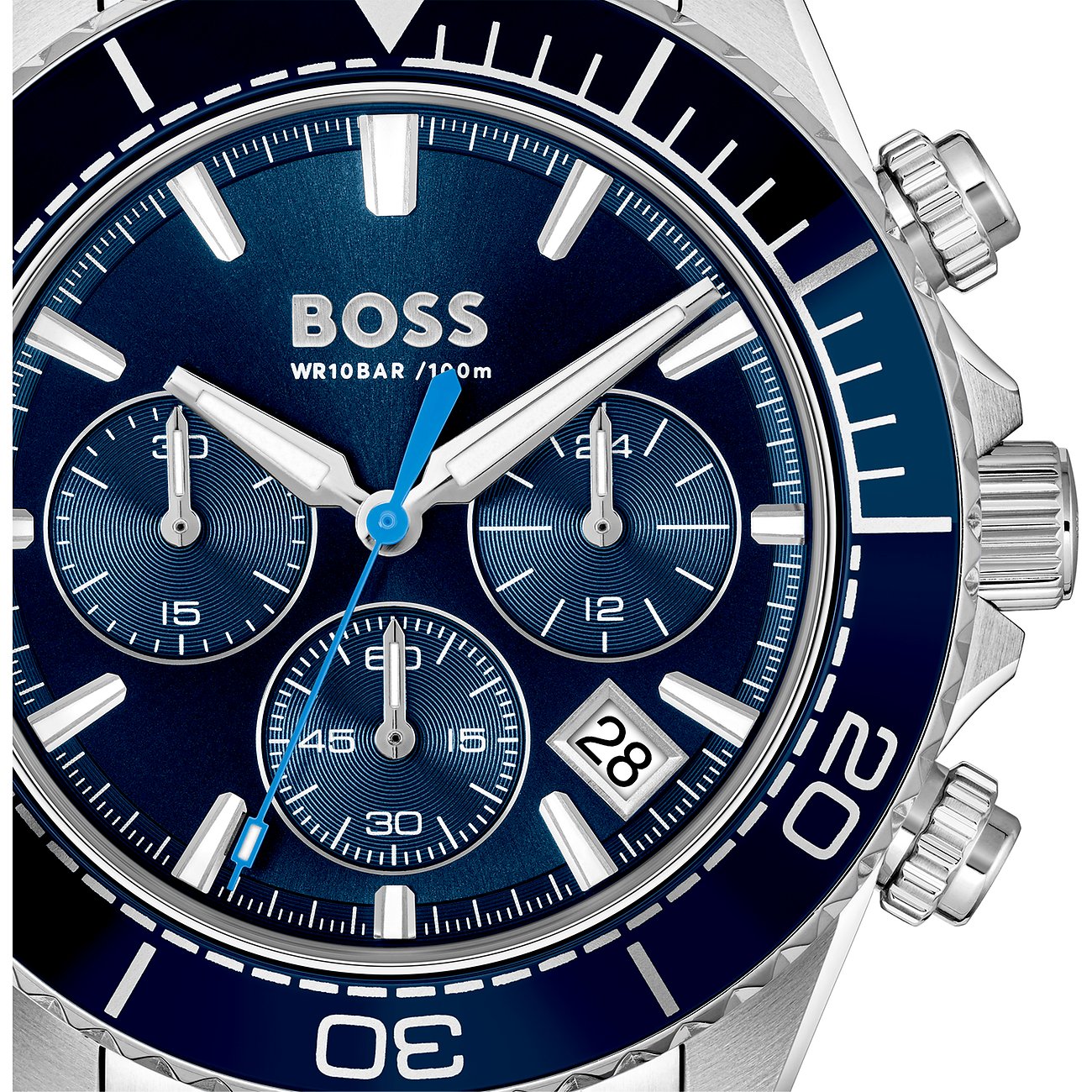 Nahaufnahme der Boss Herrenuhr aus blauem Aluminium und Edelstahl, mit Chronographenzifferblatt und Datumsanzeige.