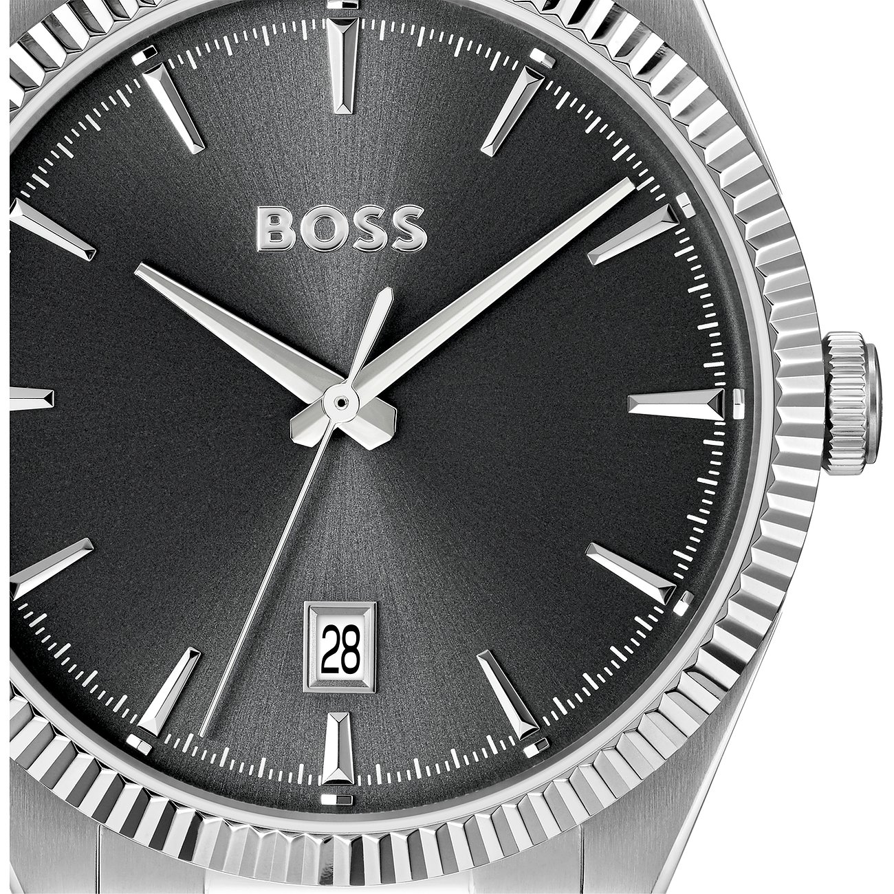 Detailaufnahme einer silbernen Boss Herrenuhr aus Edelstahl mit dunklem Zifferblatt, silbernen Zeigern und Datumsanzeige.