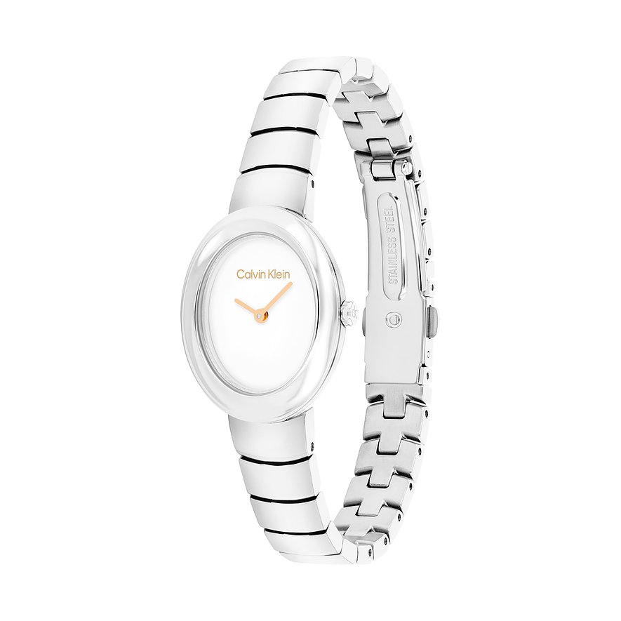 Calvin Klein Damenuhr aus Edelstahl mit ovalem Gehäuse, weißem Zifferblatt und roségoldenen Zeigern.