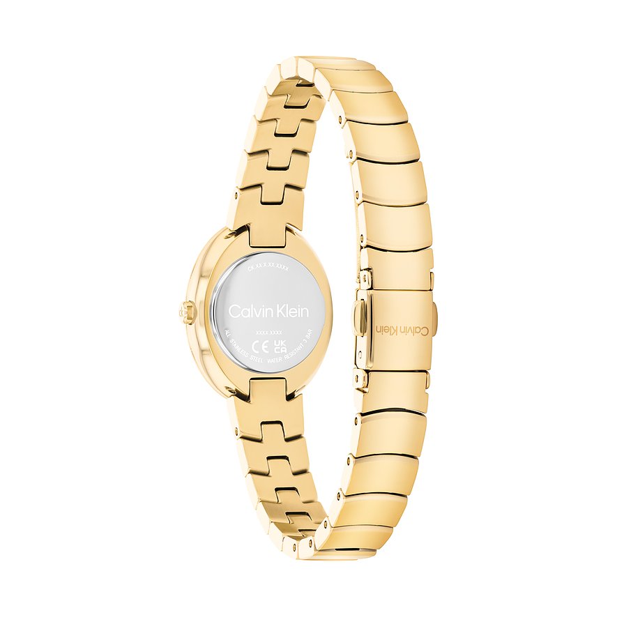 Rückansicht der goldenen Calvin Klein Damenuhr aus Edelstahl, mit Fokus auf die gravierte Gehäuserückseite und das Armband.