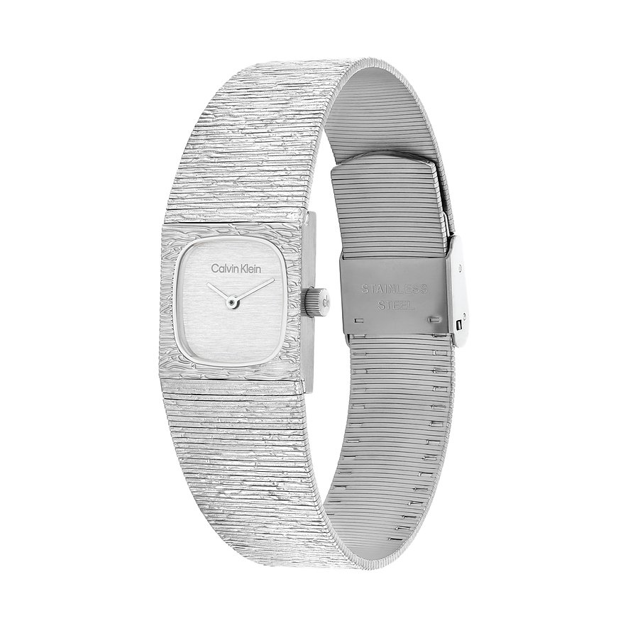 Eine rechteckige Calvin Klein Damenuhr aus Edelstahl mit geriffeltem Gliederarmband.