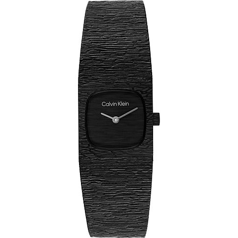 Nahaufnahme einer Calvin Klein Damenuhr aus schwarzem Edelstahl mit strukturiertem Band und quadratischem Zifferblatt.