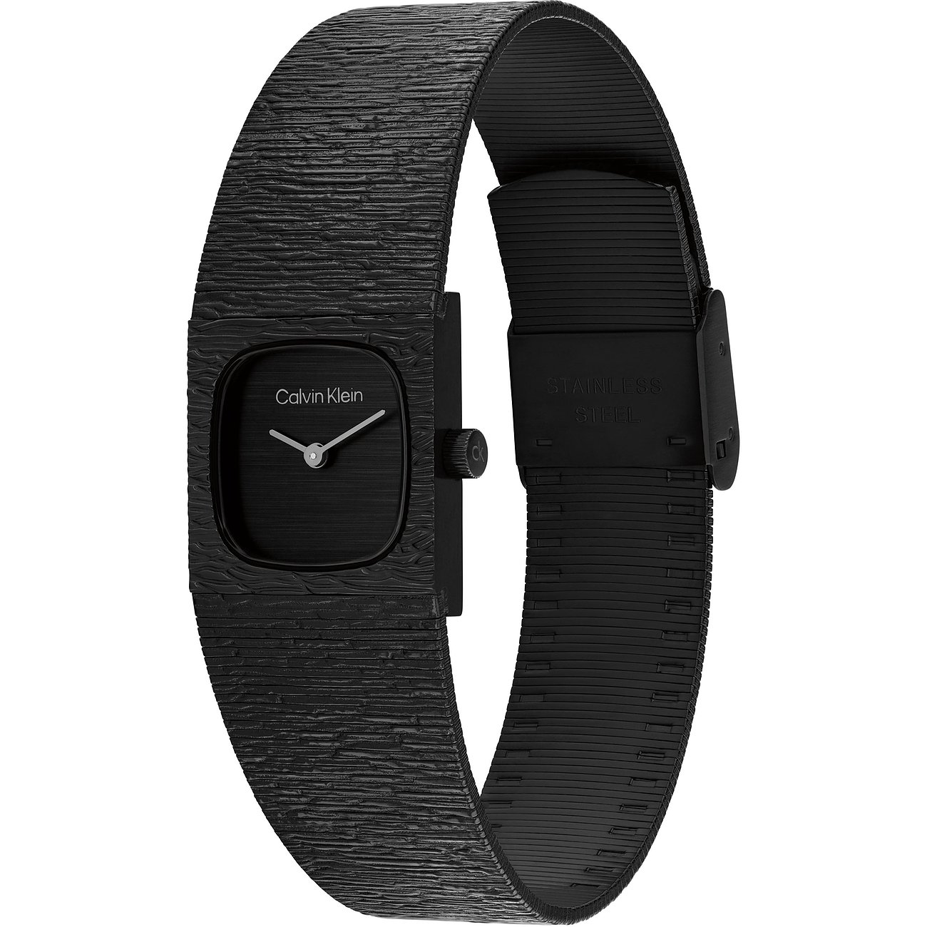 Eine schwarze Calvin Klein Damenuhr aus Edelstahl mit einem gehämmerten, strukturierten Band und schwarzem Zifferblatt.