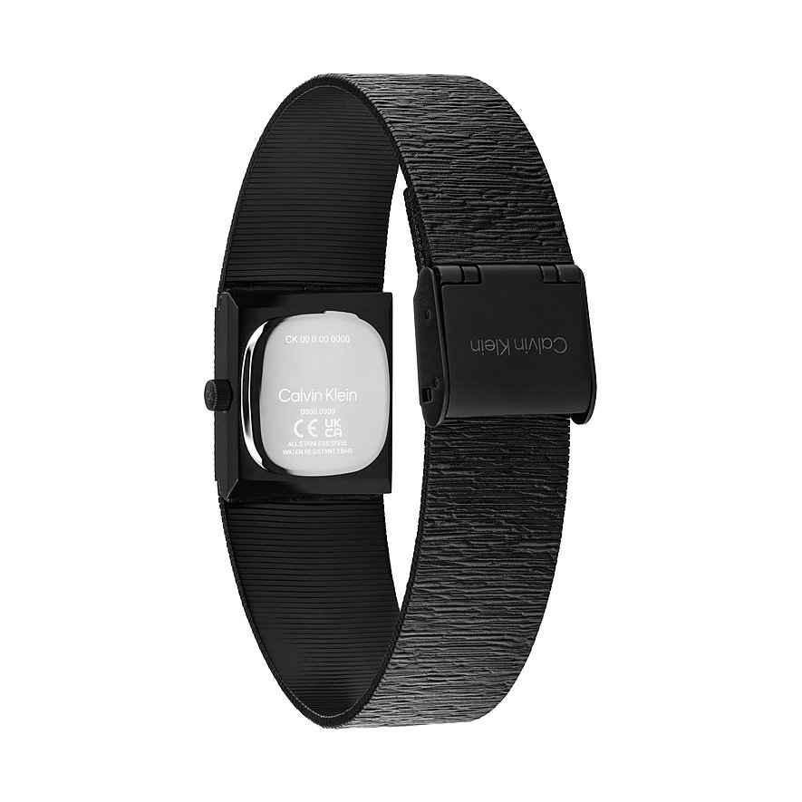 Die Rückansicht einer Calvin Klein Damenuhr aus schwarzem Edelstahl mit graviertem Logo und Details auf der Rückseite.