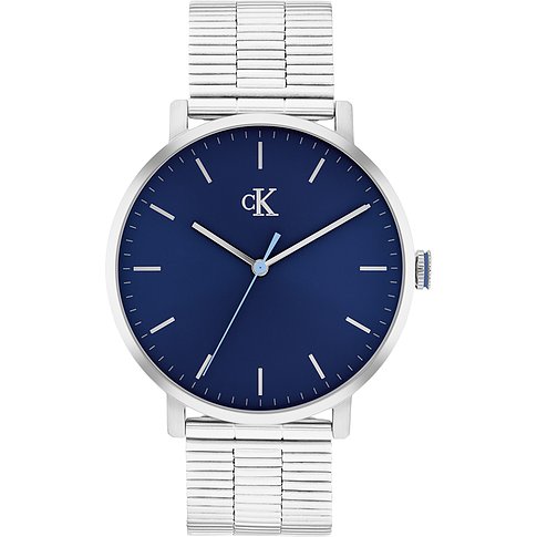 Calvin Klein Herrenuhr aus blauem Zifferblatt und silberfarbenem Edelstahlband, frontal aufgenommen.