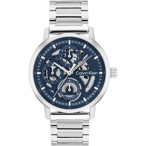 Eine Calvin Klein Herrenuhr aus Edelstahl mit blauem Zifferblatt und skelettiertem Design, von vorne gesehen.