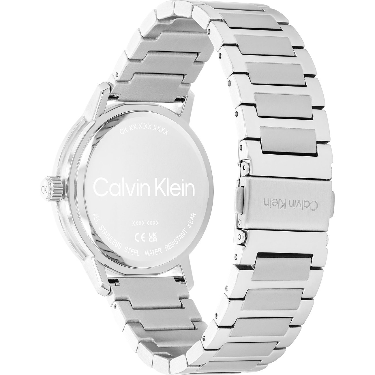 Rückansicht einer Calvin Klein Herrenuhr aus Edelstahl mit eingraviertem Markenlogo auf dem Gehäuseboden und der Schließe.