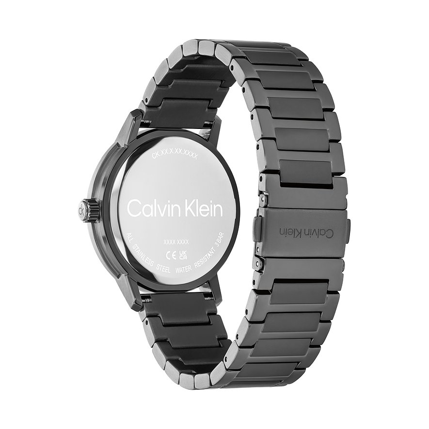 Rückansicht einer Calvin Klein Herrenuhr aus dunkelgrauem Edelstahl mit eingraviertem Markenlogo.