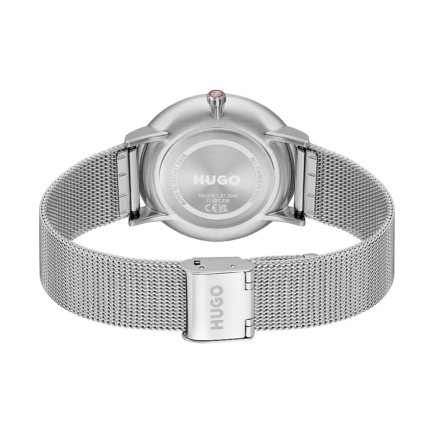 Achteraanzicht Hugo herenhorloge edelstaal met Milanese band en gestanst merklogo op de sluiting.