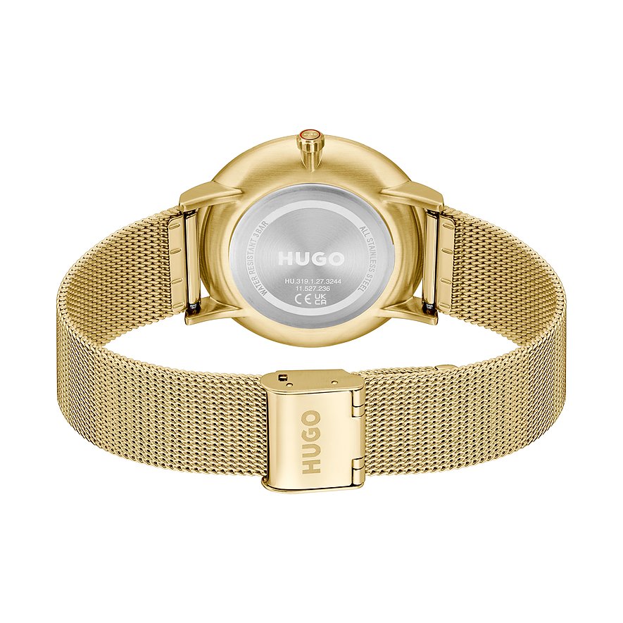 Die Rückseite einer goldenen Hugo Herrenuhr aus Edelstahl mit einem silbernen Gehäuseboden und Milanaise-Armband.