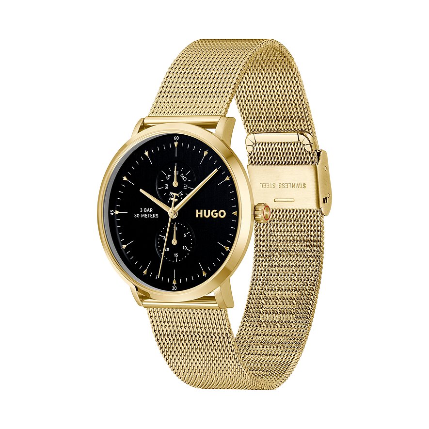 Hugo Herrenuhr aus goldfarbenem Edelstahl mit schwarzem Zifferblatt und Mesh-Armband, schräg von vorne.