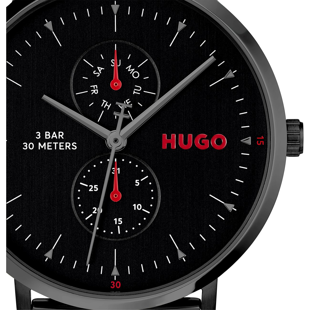 Close-up van de wijzerplaat van een zwart Hugo herenhorloge van roestvrij staal met rode accenten en twee subdials.