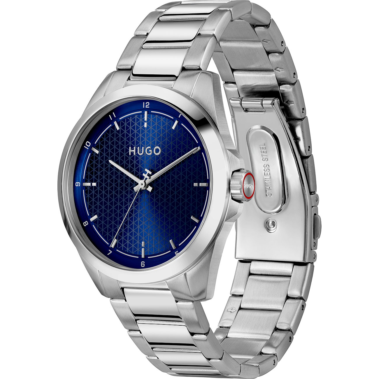 Hugo herenhorloge van roestvrij staal met marineblauw wijzerplaat en zilverkleurige indexen, schuin van voren gefotografeerd.