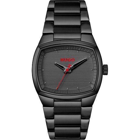 Hugo Herrenuhr aus schwarzem Edelstahl von oben gesehen, mit rotem Hugo-Logo und roten Zeigern.