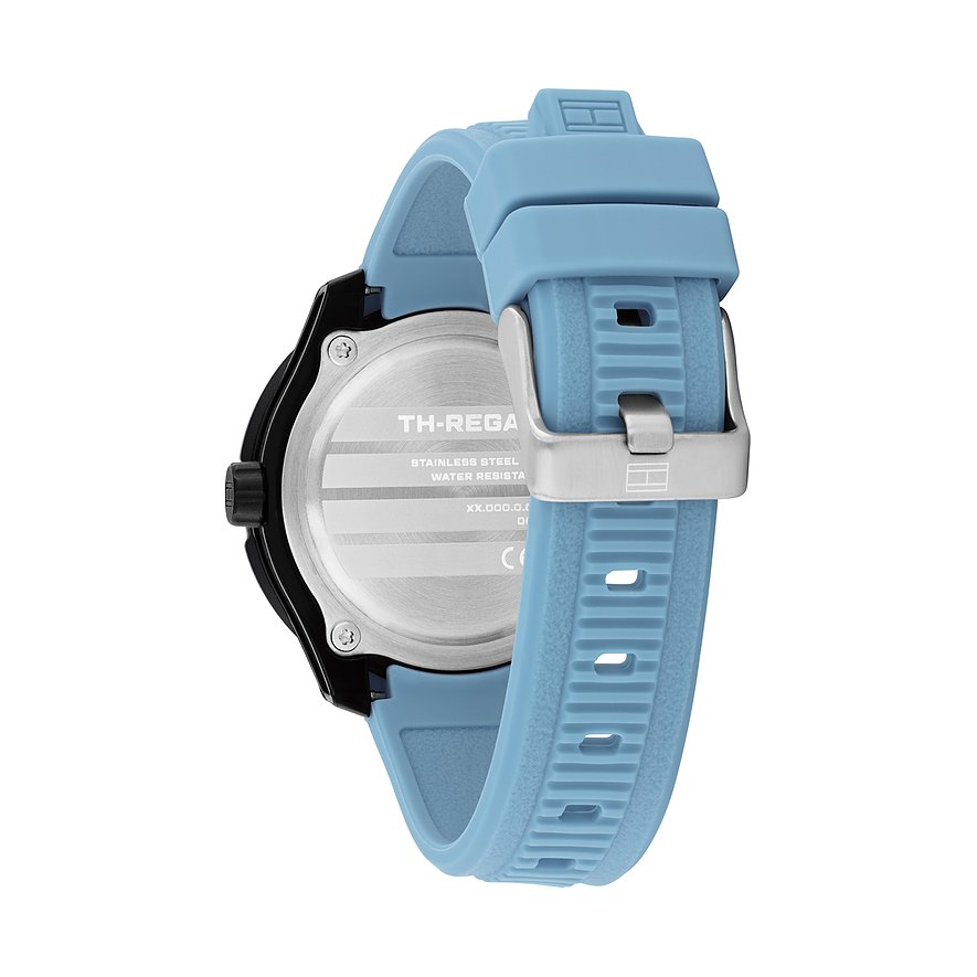 Achterkant van een Tommy Hilfiger kinder-/jeugdhorloge van roestvrij staal en aluminium met blauwe siliconen band en gesp.