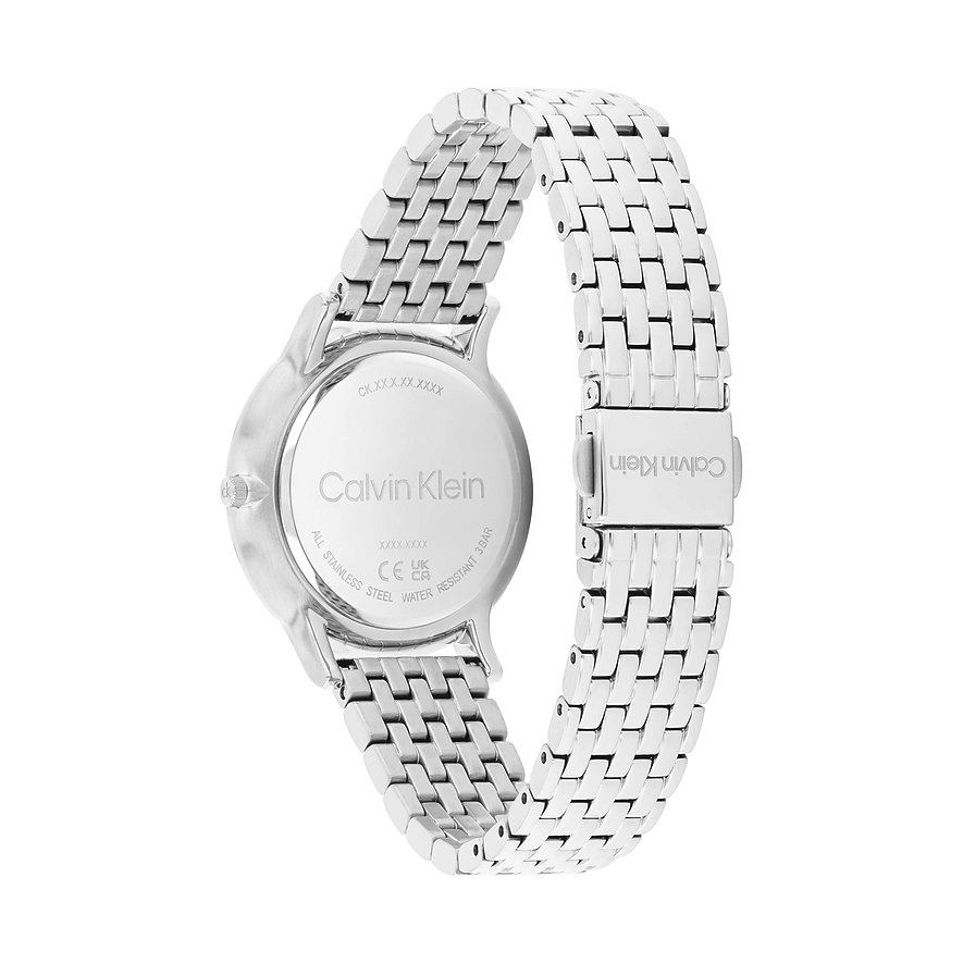 Rückseite einer Calvin Klein Damenuhr aus Edelstahl mit graviertem Logo und Details auf weißem Hintergrund.