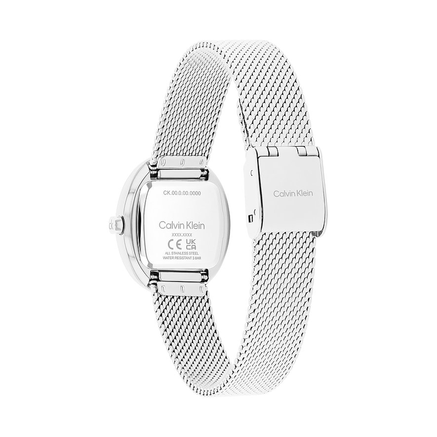 Rückansicht einer Calvin Klein Damenuhr aus Edelstahl mit filigranem Mesh-Armband und gravierter Gehäuserückseite.