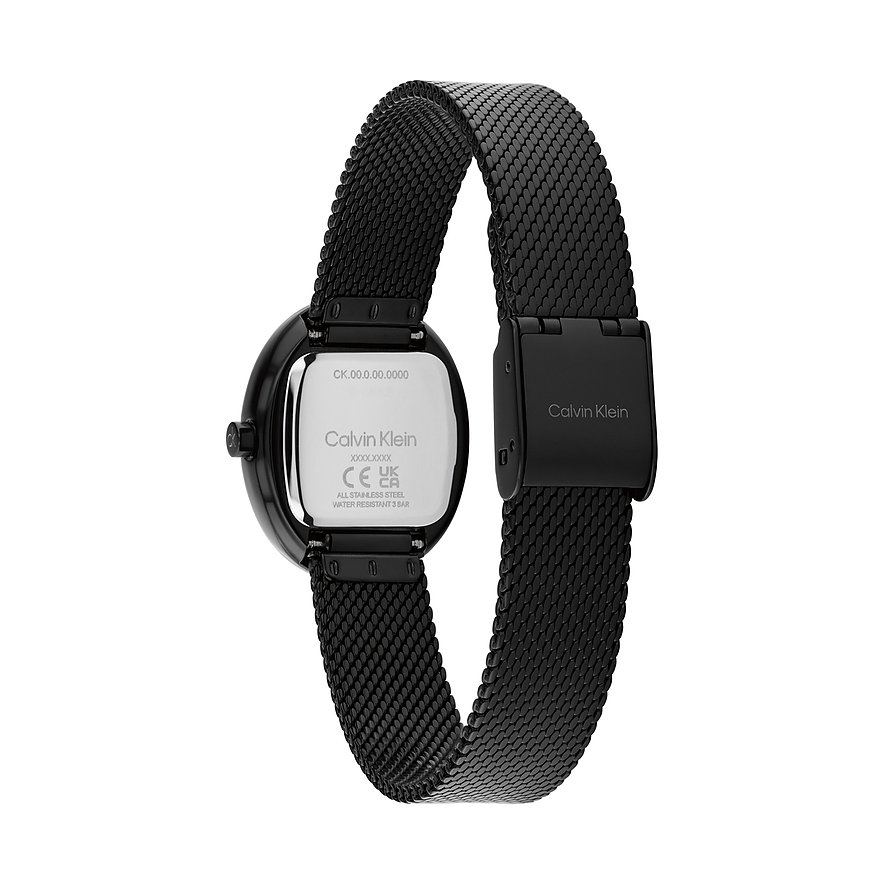Rückansicht einer schwarzen Calvin Klein Damenuhr aus Edelstahl mit Mesh-Armband und Logo auf der Schließe.