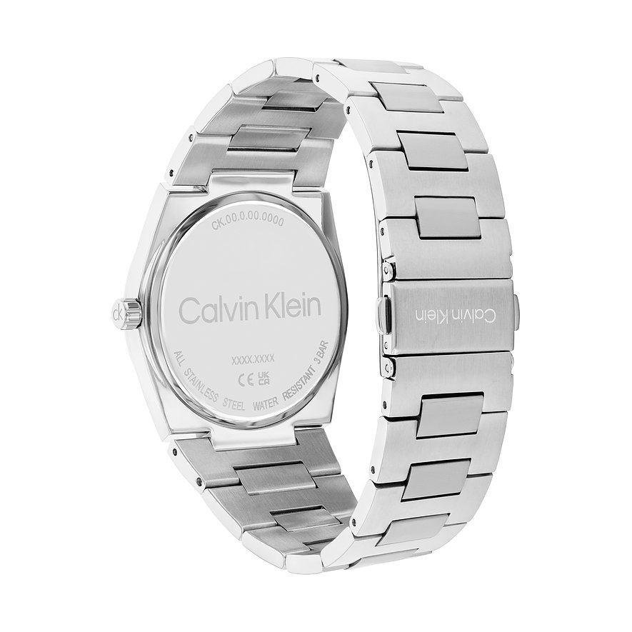 Achteraanzicht van een Calvin Klein herenhorloge in roestvrij staal met gegraveerd merklogo op de achterkant.