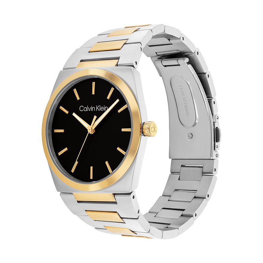 Calvin Klein Herrenuhr aus Edelstahl mit goldenen Akzenten, schwarzem Zifferblatt und goldenen Zeigern.