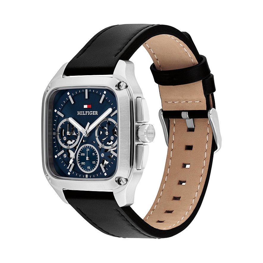 Tommy Hilfiger herenhorloge edelstaal, vierkante kast, blauwe wijzerplaat, zwart leren band, schuin van boven.