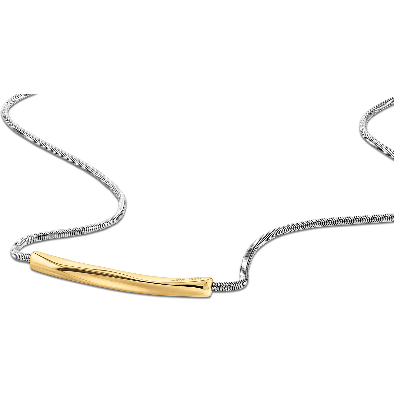 Calvin Klein Halsschmuck aus Edelstahl mit goldfarbenem Stabanhänger, mittig auf einer Schlangenkette drapiert.