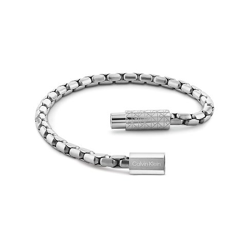 Calvin Klein herenarmband van roestvrij staal, met in elkaar grijpend patroon en logo op de sluiting.