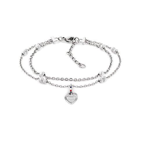 Tommy Hilfiger Armband aus Edelstahl mit filigranen Ketten, Perlen und einem gravierten Herzanhänger.