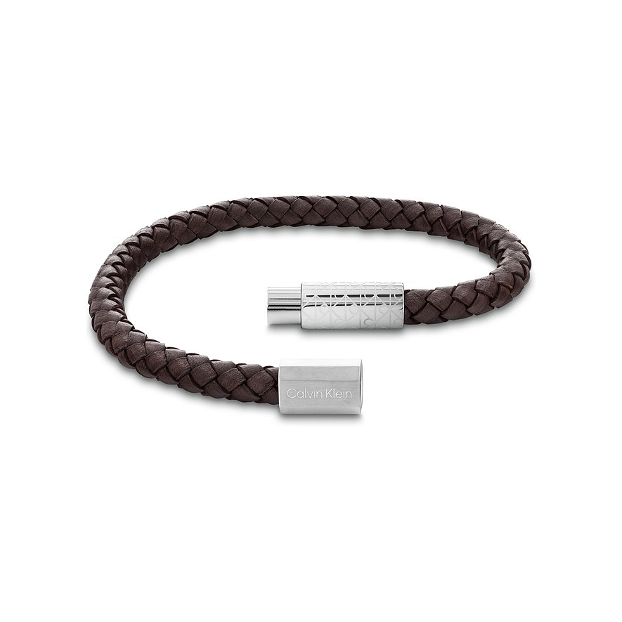Een gevlochten donkerbruin Calvin Klein leren armband met afneembare glanzend rvs sluiting.