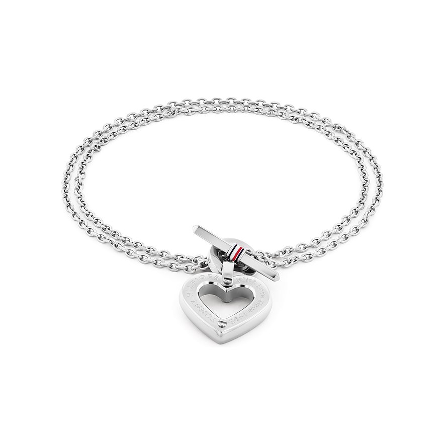 Tommy Hilfiger Armschmuck aus Edelstahl mit herzförmigem Anhänger und Knebelverschluss auf weißem Hintergrund.