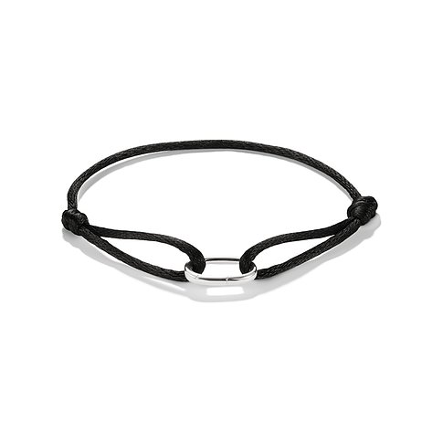 Bracelet Thomas Sabo : cordon noir avec un élément ovale en argent poli au centre.