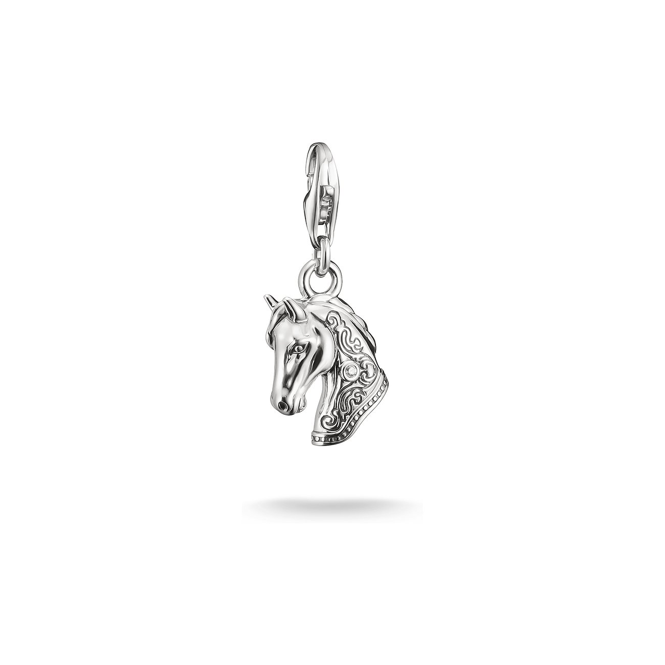 Thomas Sabo Pferde-Anhänger aus Silber mit Zirkonia-Verzierung an Kopf und Hals, Vorderansicht.