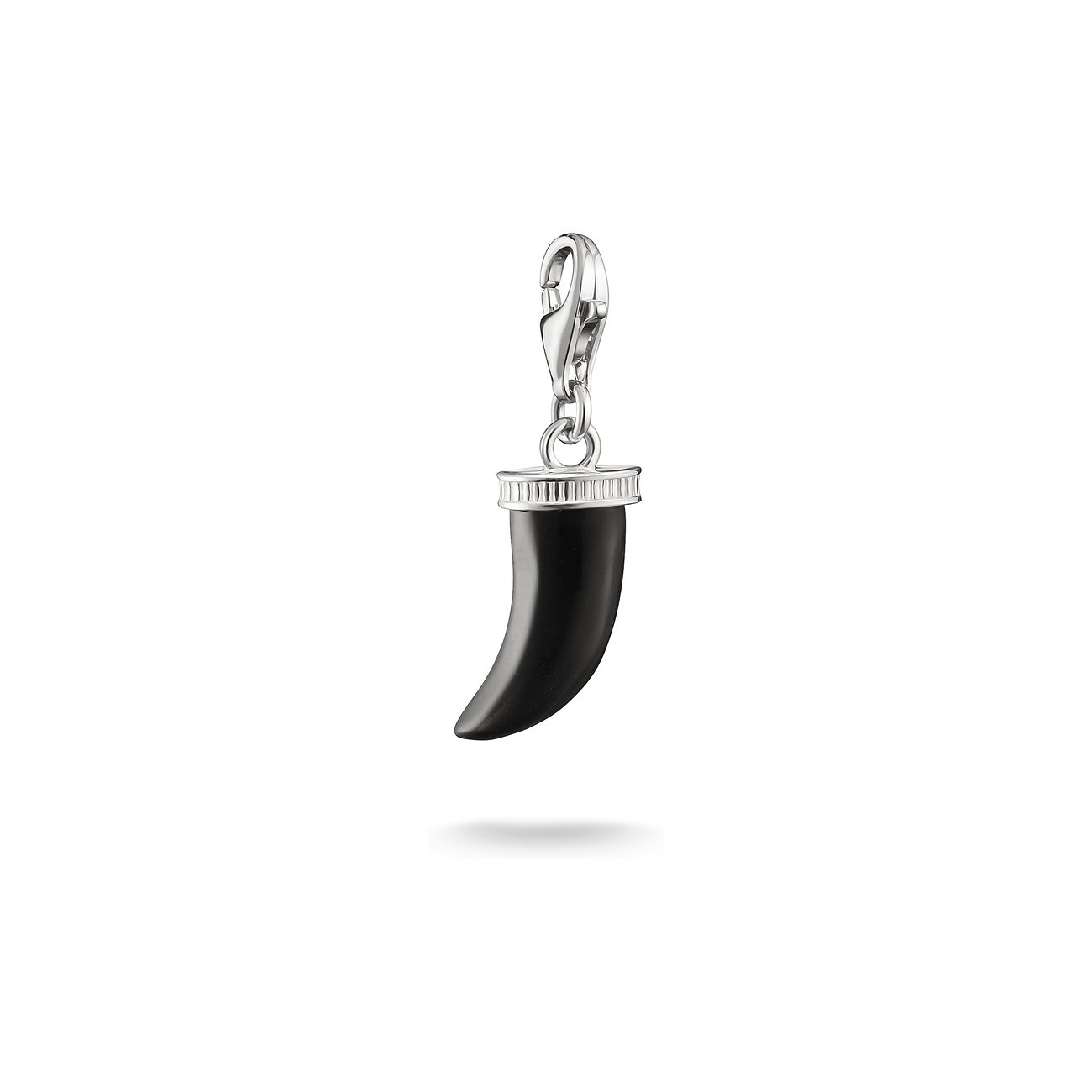 Thomas Sabo Anhängerschmuck aus Silber und schwarzem Obsidian in Form eines Horns mit Karabinerverschluss.
