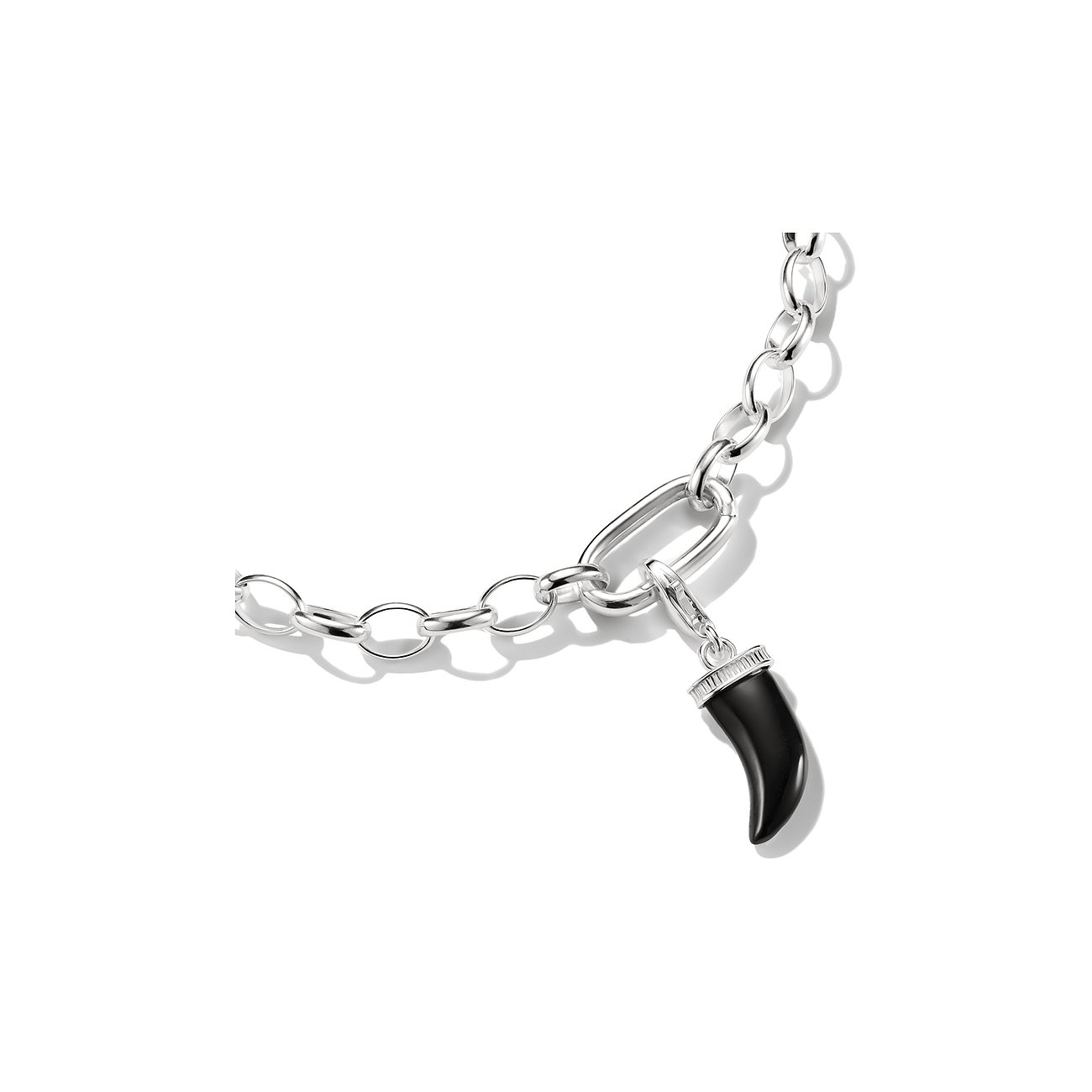 Thomas Sabo Silberanhänger mit schwarzem Obsidian-Horn-Design, das an einer Silberkette hängt.