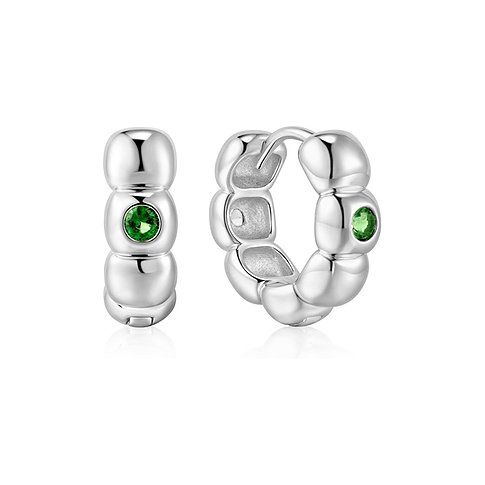 Ania Haie Ohrringe aus 925er Silber, jeweils mit einem grünen Zirkonia-Farbstein, auf weißem Hintergrund.
