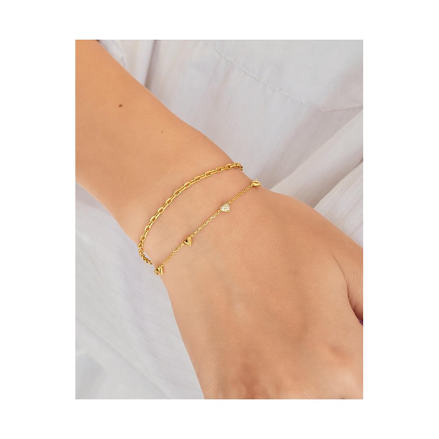 Bracciale Ania Haie d'argento indossato al polso, con zirconia e cuori stilizzati.