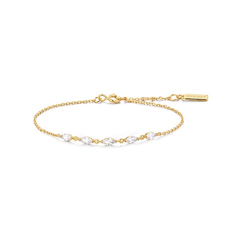 Ania Haie armband van verguld zilver met vijf ovale zirkonia stenen in het midden, op een witte achtergrond.