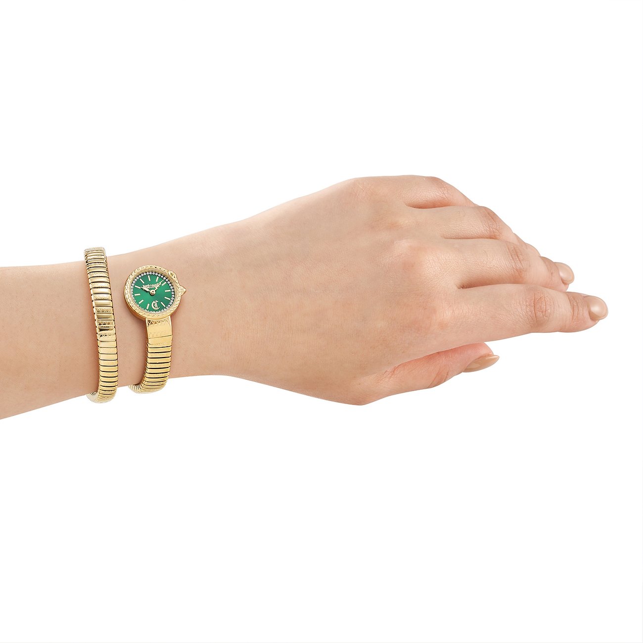 Am Handgelenk getragene goldene Just Cavalli Damenuhr aus Edelstahl mit ovalem, grünem Zifferblatt und passendem Armreif.