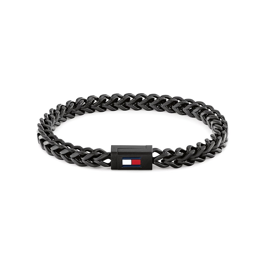 Geschwärztes Tommy Hilfiger Edelstahl-Armband mit Kettengliedern und rechteckigem Verschluss mit Markenlogo in Nahaufnahme.