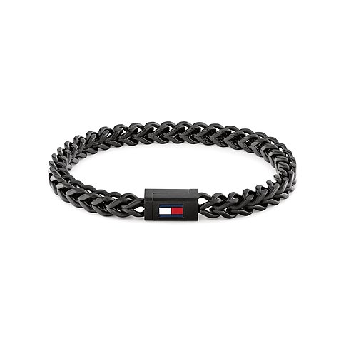 Geschwärztes Tommy Hilfiger Edelstahl-Armband mit Kettengliedern und rechteckigem Verschluss mit Markenlogo in Nahaufnahme.
