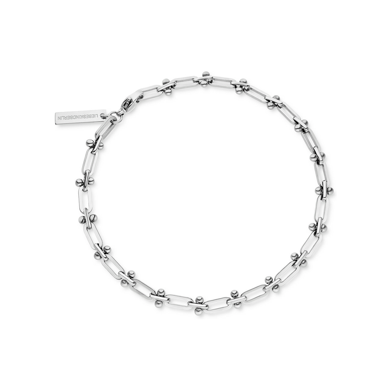 Das Liebeskind Armband aus Edelstahl zeigt eine Gliederkette mit kleinen Kugeln an den Verbindungsstücken.