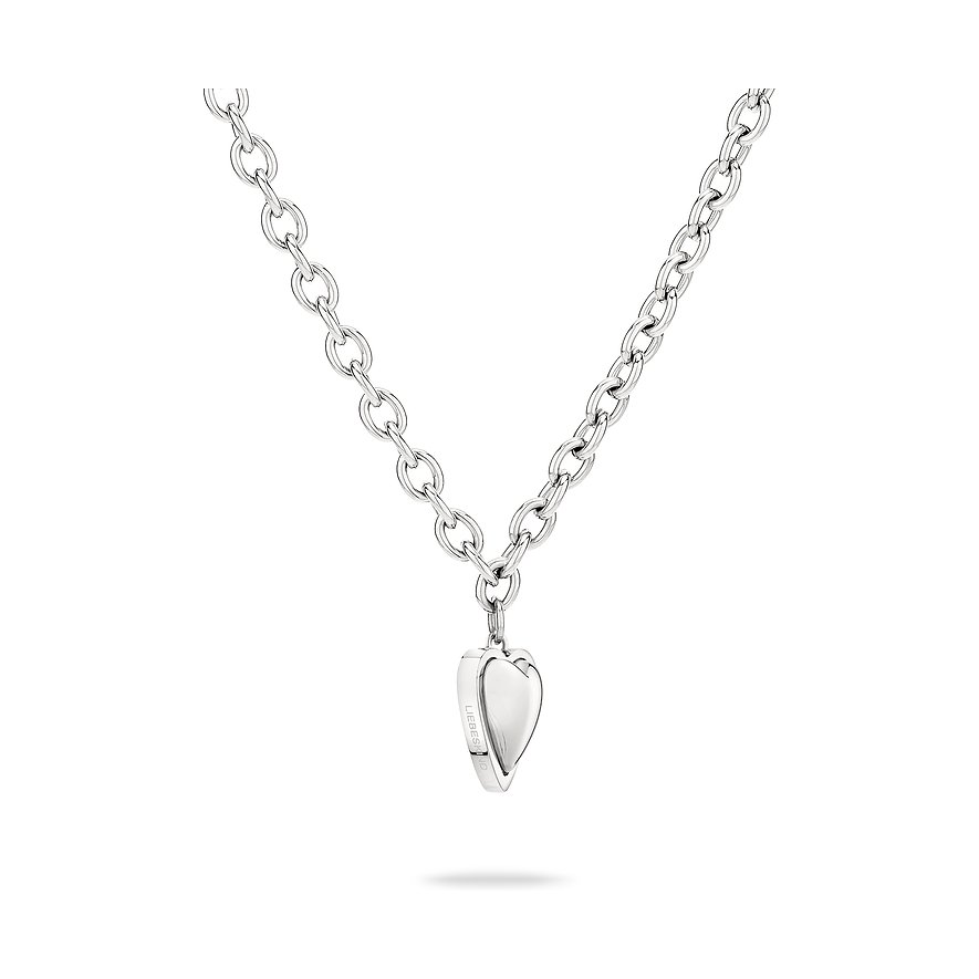 Liebeskind RVS halsketting met glanzende hartvormige hanger, gecentreerd op een witte achtergrond.