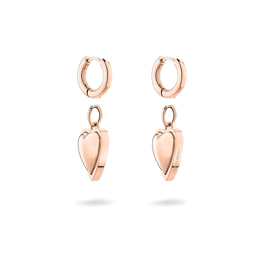 Ein Paar roségoldfarbene Liebeskind Ohrschmuck aus Edelstahl mit herzförmigen Anhängern.