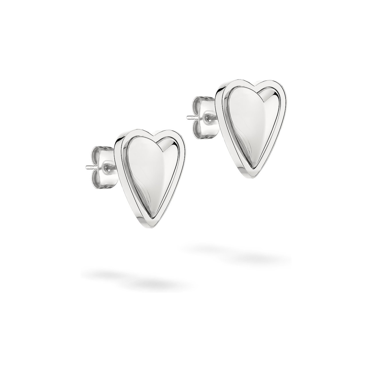 Liebeskind Ohrschmuck: Gl furnzende, herzf formige Edelstahl-Ohrstecker in Silber, seitlich positioniert.