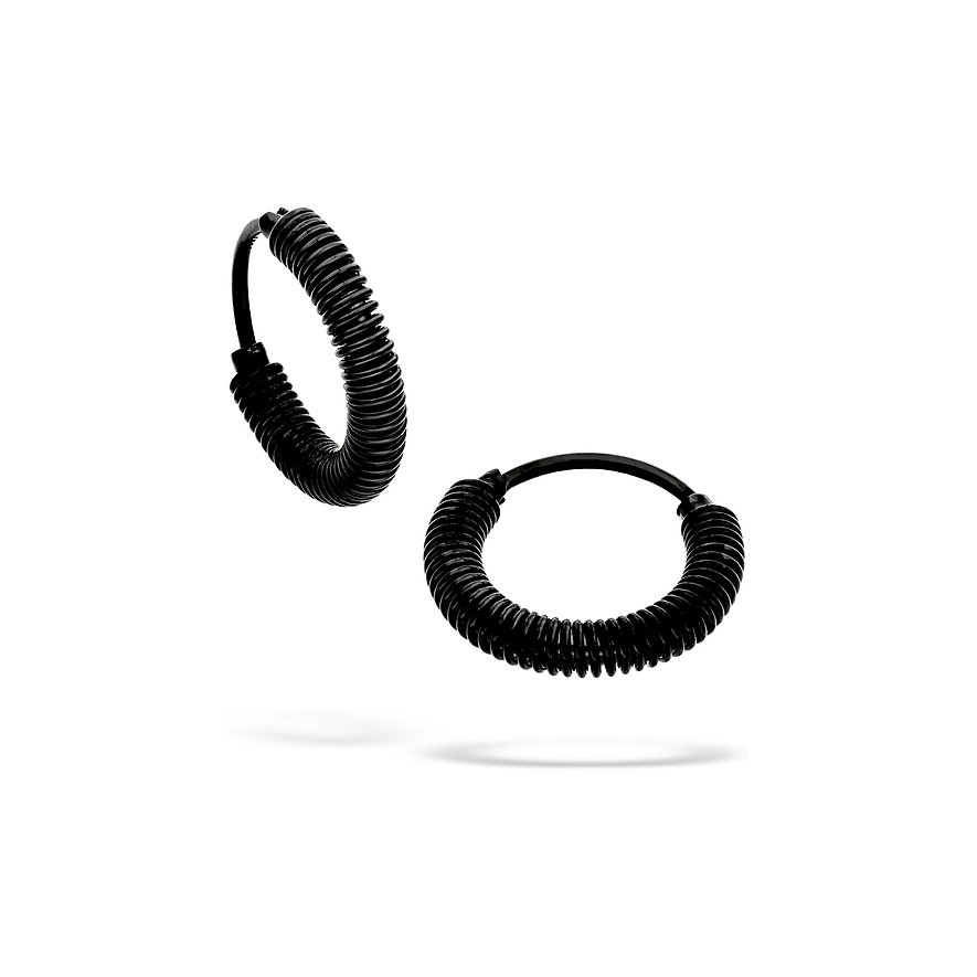 Deux boucles d'oreilles Liebeskind noires en acier inoxydable, composées de nombreux petits anneaux, sur fond blanc.