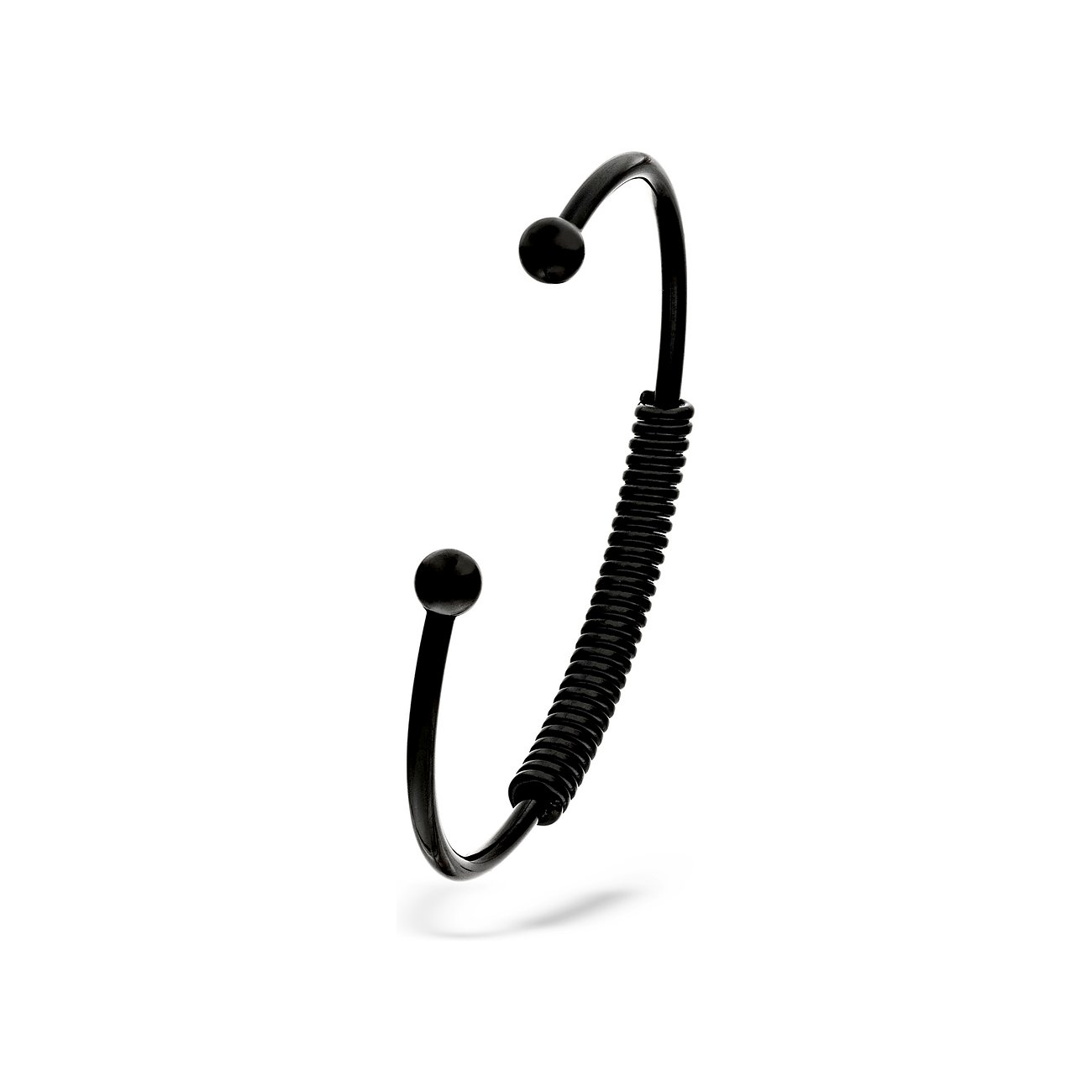 Ein schwarzer Liebeskind Armschmuck aus Edelstahl, offen gebogen mit Kugelenden und Federdetails in der Mitte.