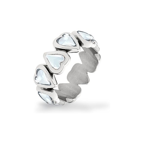 Un anello Liebeskind curvo in acciaio inossidabile satinato, interamente tempestato di piccole gemme a forma di cuore.