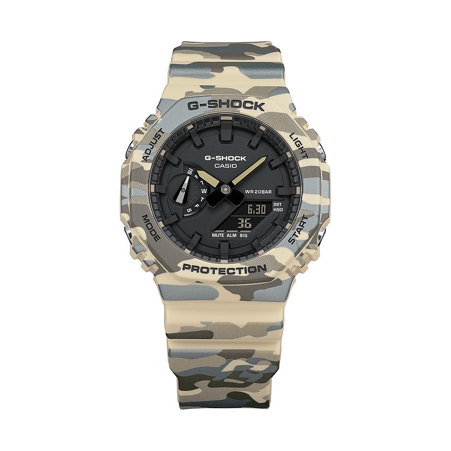 G-Shock Herrenuhr aus Resin mit beigem Camouflage-Muster auf Armband und Gehäuse, schwarzem Zifferblatt und digitalen Anzeigen.