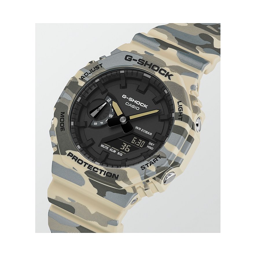 G-Shock Herrenuhr aus Resin in Tarnfarben-Optik mit schwarzem Zifferblatt und goldenen Akzenten.